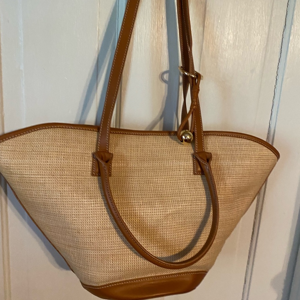 CELFORD Cream and Tan Shoulder Bag with Structured Design.
